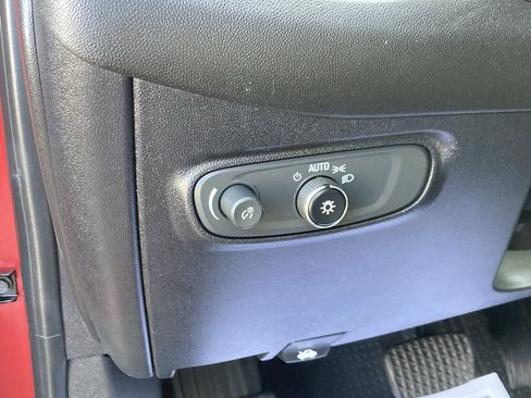 Used 2019 Chevrolet Equinox LT image 19