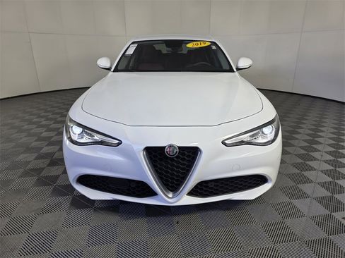 Used 2019 Alfa Romeo Giulia image 3