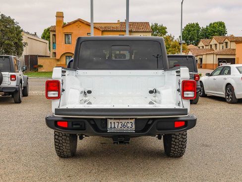Used 2021 Jeep Gladiator Willys image 6