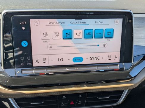 New 2026 Volkswagen Atlas Cross Sport SE image 23