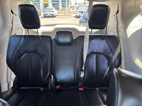 Used 2023 Chrysler Pacifica Touring-L FWD image 26