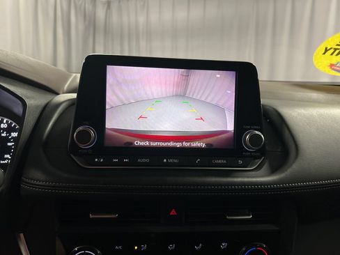 Used 2023 Nissan Rogue S AWD/4WD image 16