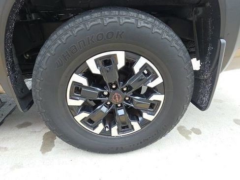 Used 2022 Nissan Frontier Pro-X image 11