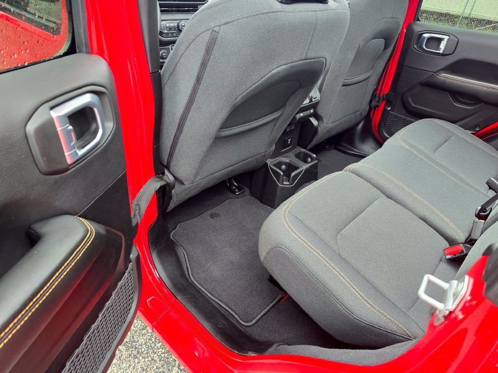 Used 2026 Jeep Wrangler Unlimited Sahara AWD/4WD image 28
