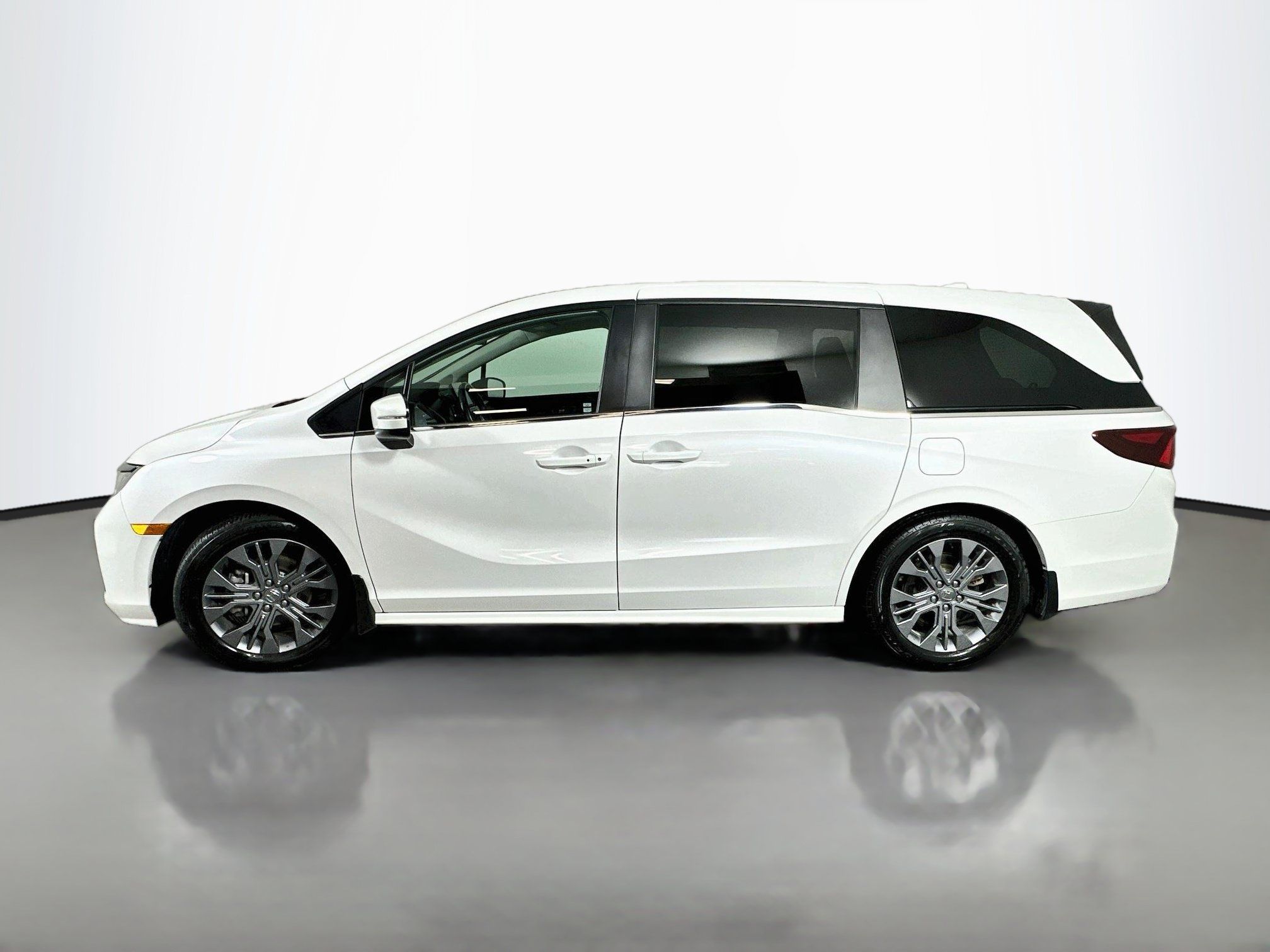 Used 2025 Honda Odyssey Touring image 4
