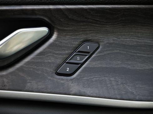 Used 2025 Jeep Grand Cherokee Limited w/ Luxury Tech Group II image 15