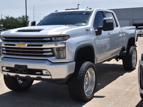 Used 2022 Chevrolet Silverado 2500 High Country w/ Safety Package II AWD/4WD image 2