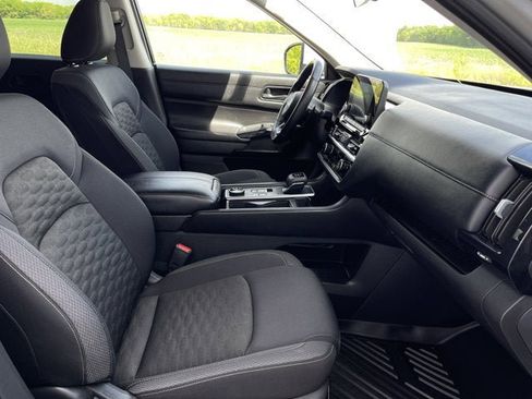 Used 2024 Nissan Pathfinder SV AWD/4WD image 21