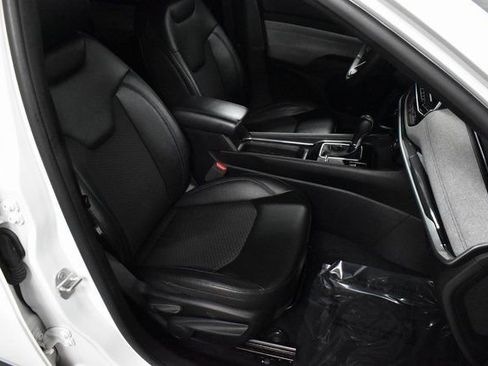 Used 2024 Jeep Compass Latitude image 15