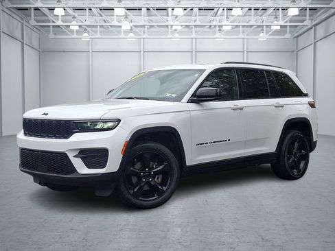 Used 2023 Jeep Grand Cherokee Altitude AWD/4WD image 1