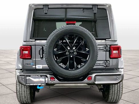 Used 2021 Jeep Wrangler Unlimited Sahara image 4