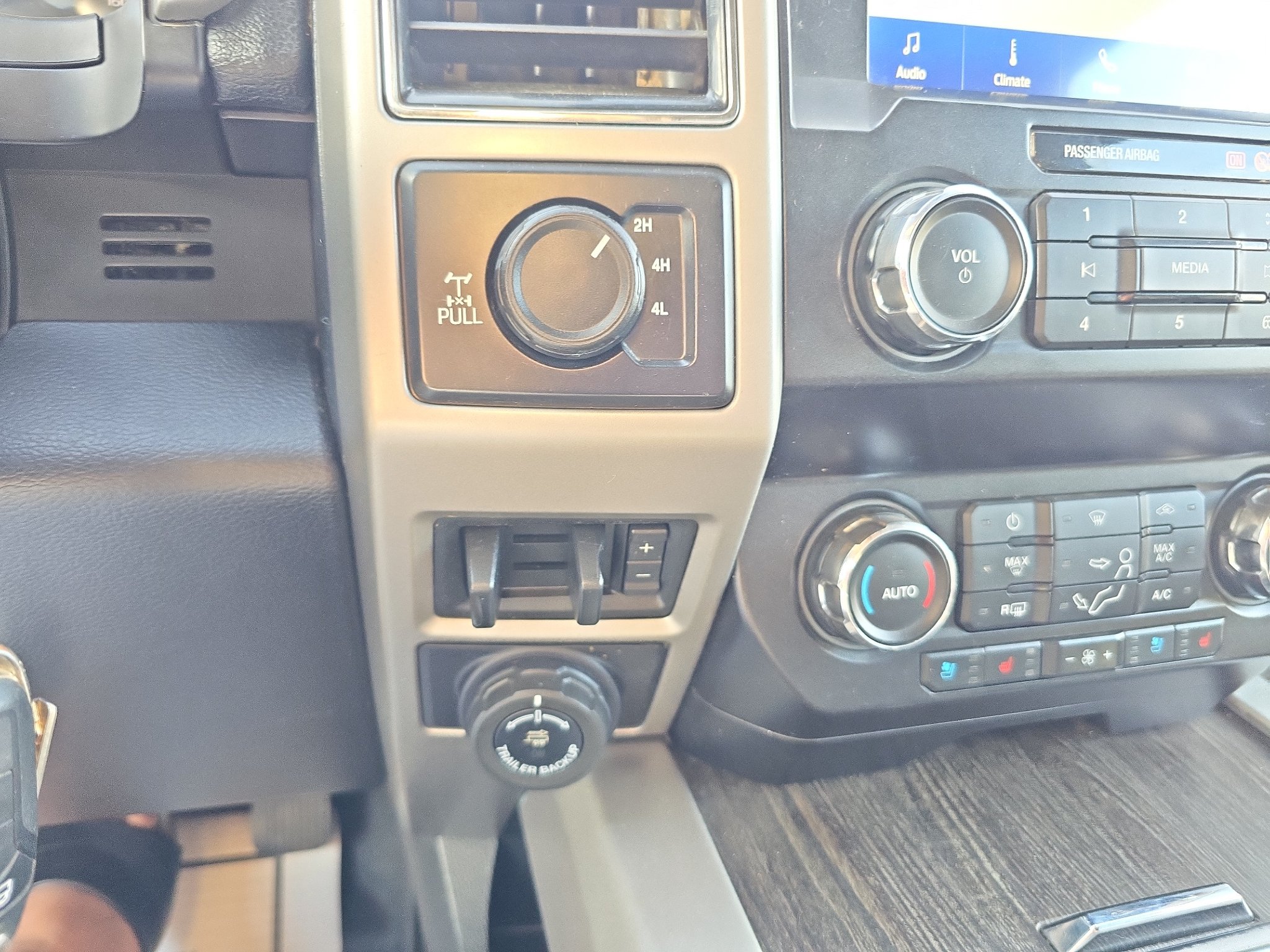 Used 2020 Ford F350 Lariat w/ Lariat Value Package AWD/4WD image 29