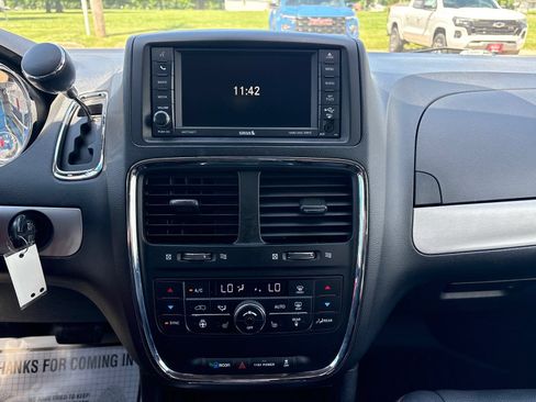 Used 2017 Dodge Grand Caravan GT FWD image 14