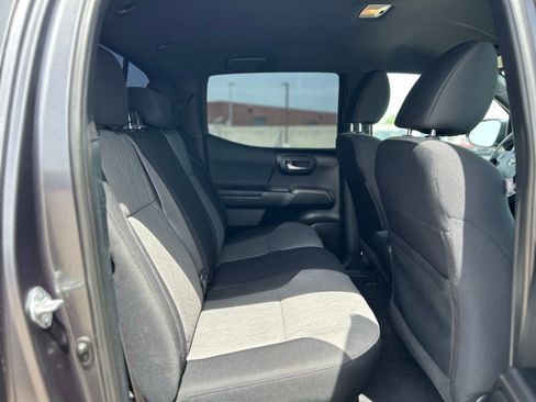 Used 2021 Toyota Tacoma TRD Off-Road w/ Technology Package image 12