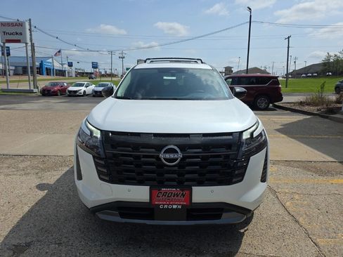 New 2026 Nissan Pathfinder Platinum AWD/4WD image 12