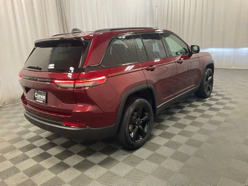 Used 2024 Jeep Grand Cherokee Altitude AWD/4WD image 2