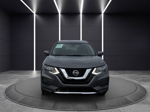 Used 2018 Nissan Rogue S image 2