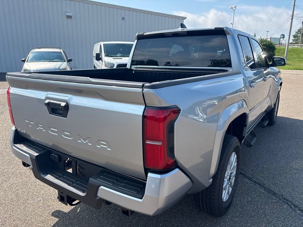 Certified 2026 Toyota Tacoma SR5 AWD/4WD image 7