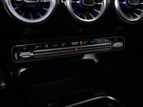 Used 2022 Mercedes-Benz CLA 250 4MATIC image 33