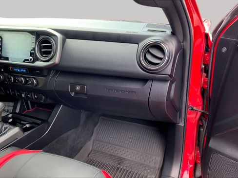 Used 2022 Toyota Tacoma TRD Off-Road w/ Technology Package AWD/4WD image 18