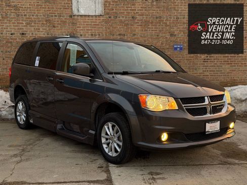 Used 2019 Dodge Grand Caravan SXT image 4