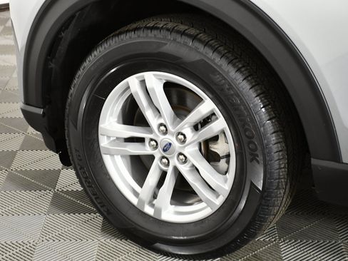 Used 2023 Ford Explorer XLT AWD/4WD image 53
