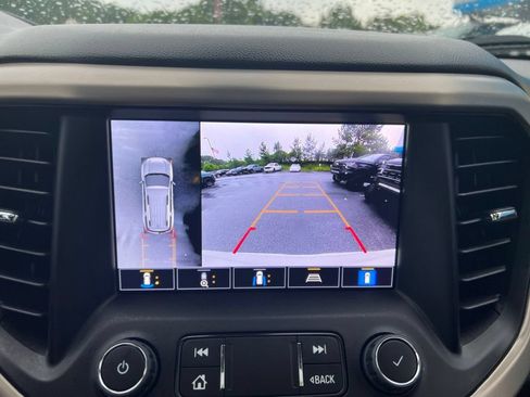 Used 2023 GMC Acadia Denali w/ Denali Technology Package FWD image 8