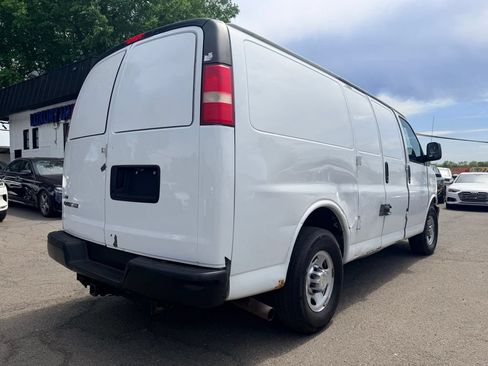 Used 2011 Chevrolet Express 2500 RWD image 4
