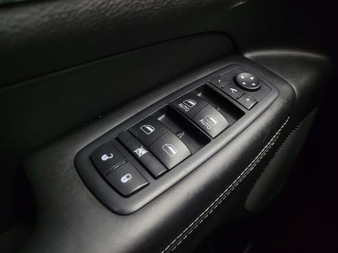 Used 2017 Jeep Grand Cherokee Overland image 27