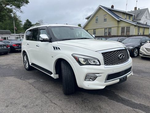 Used 2015 INFINITI QX80 4WD w/ Deluxe Technology Package image 3