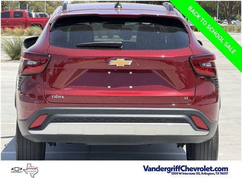 Used 2025 Chevrolet Trax LT w/ LT Convenience Package FWD image 5