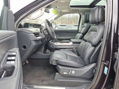 Certified 2025 Lincoln Navigator Reserve AWD/4WD image 13