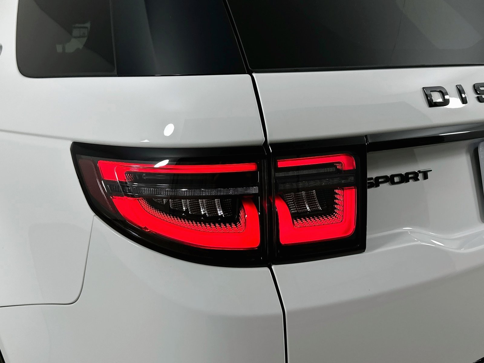 Used 2025 Land Rover Discovery Sport Dynamic SE AWD/4WD image 12