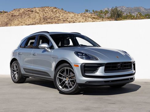 Used 2025 Porsche Macan AWD/4WD image 9