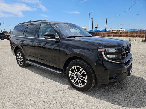 Used 2025 Ford Expedition Active AWD/4WD image 10