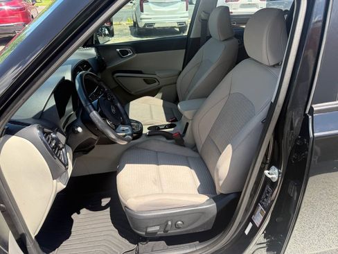 Used 2021 Kia Soul EX FWD image 17