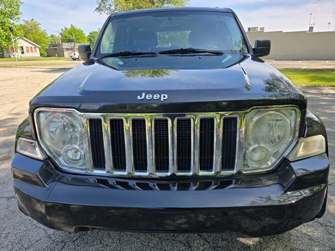 Used 2011 Jeep Liberty Limited w/ Tire & Wheel Group AWD/4WD image 2