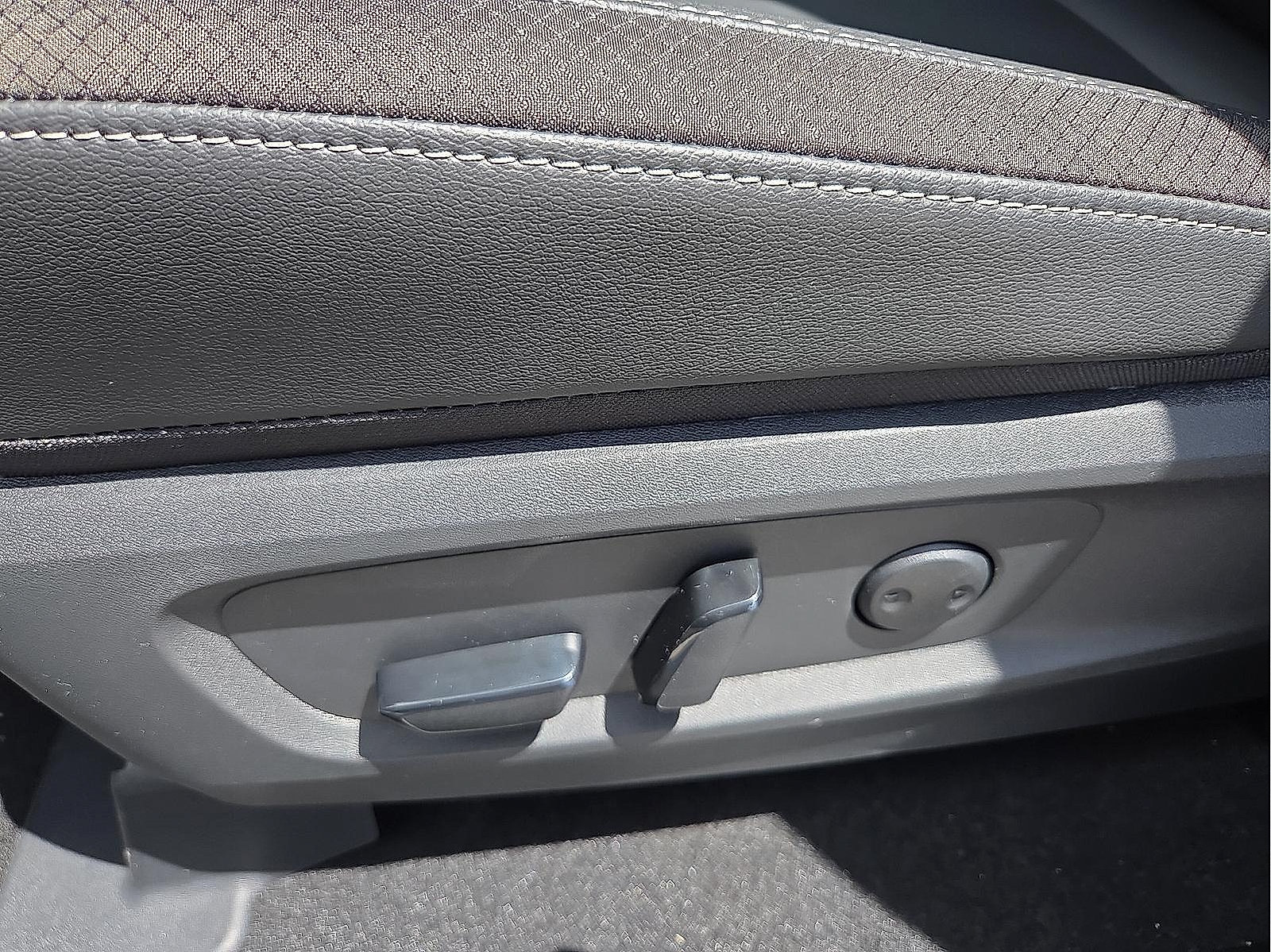Used 2025 Nissan Pathfinder SL w/ SL Premium Package FWD image 15