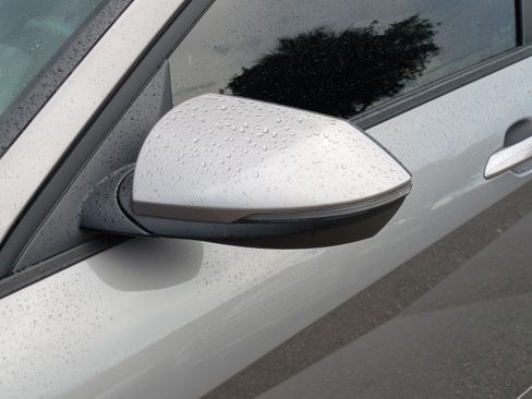 Used 2023 Hyundai Elantra Limited FWD image 12