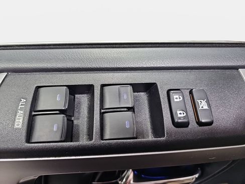 Used 2015 Toyota 4Runner Limited AWD/4WD image 30