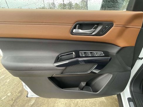 New 2026 Nissan Pathfinder Platinum image 17