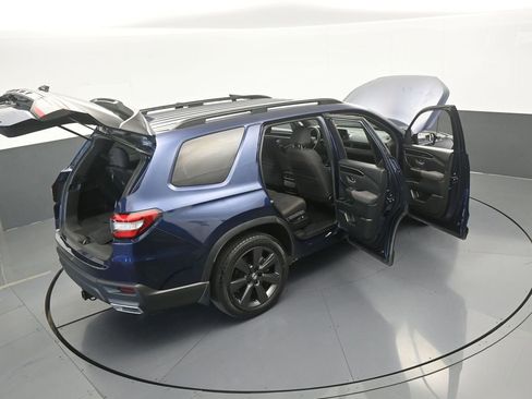Used 2025 Honda Pilot Sport image 48