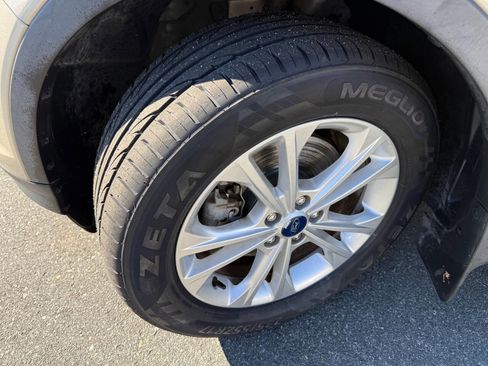 Used 2018 Ford Escape SE w/ Ford Safe & Smart Package image 24