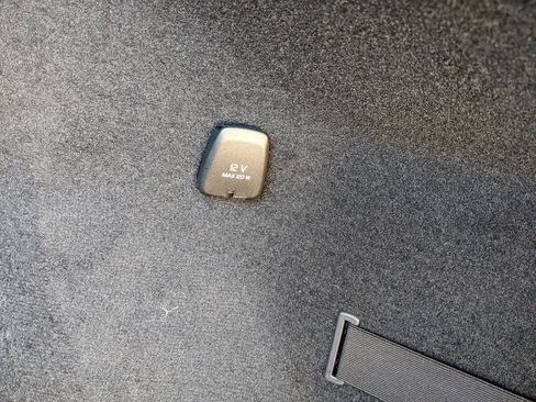 Certified 2025 Volvo XC90 B6 Plus image 28