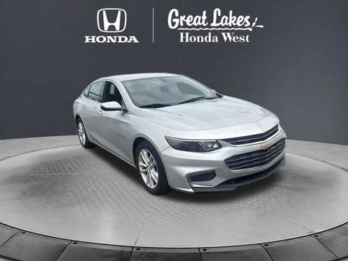 Used 2018 Chevrolet Malibu LT FWD image 4