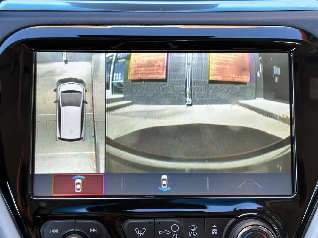 Used 2019 Chevrolet Bolt Premier w/ Infotainment Package FWD image 31