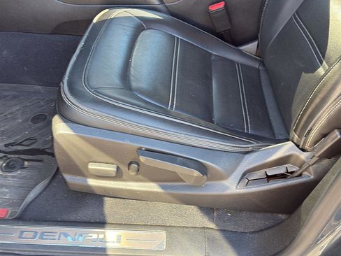 Used 2020 GMC Canyon Denali image 14