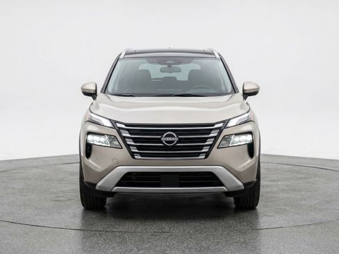 Used 2025 Nissan Rogue SV AWD/4WD image 2