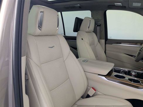 Used 2025 Cadillac Escalade Sport Platinum w/ LPO, Floor Liner Package AWD/4WD image 38
