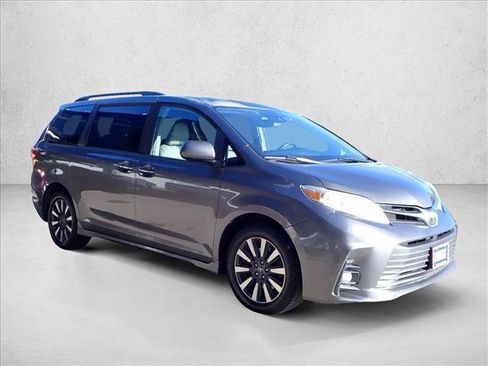 Used 2018 Toyota Sienna XLE Premium image 6